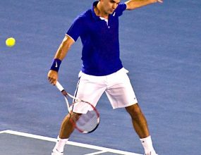 Federer closes in on number one ranking