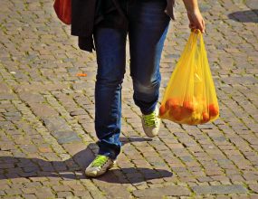 Coles rethinks its free plastic bag ban