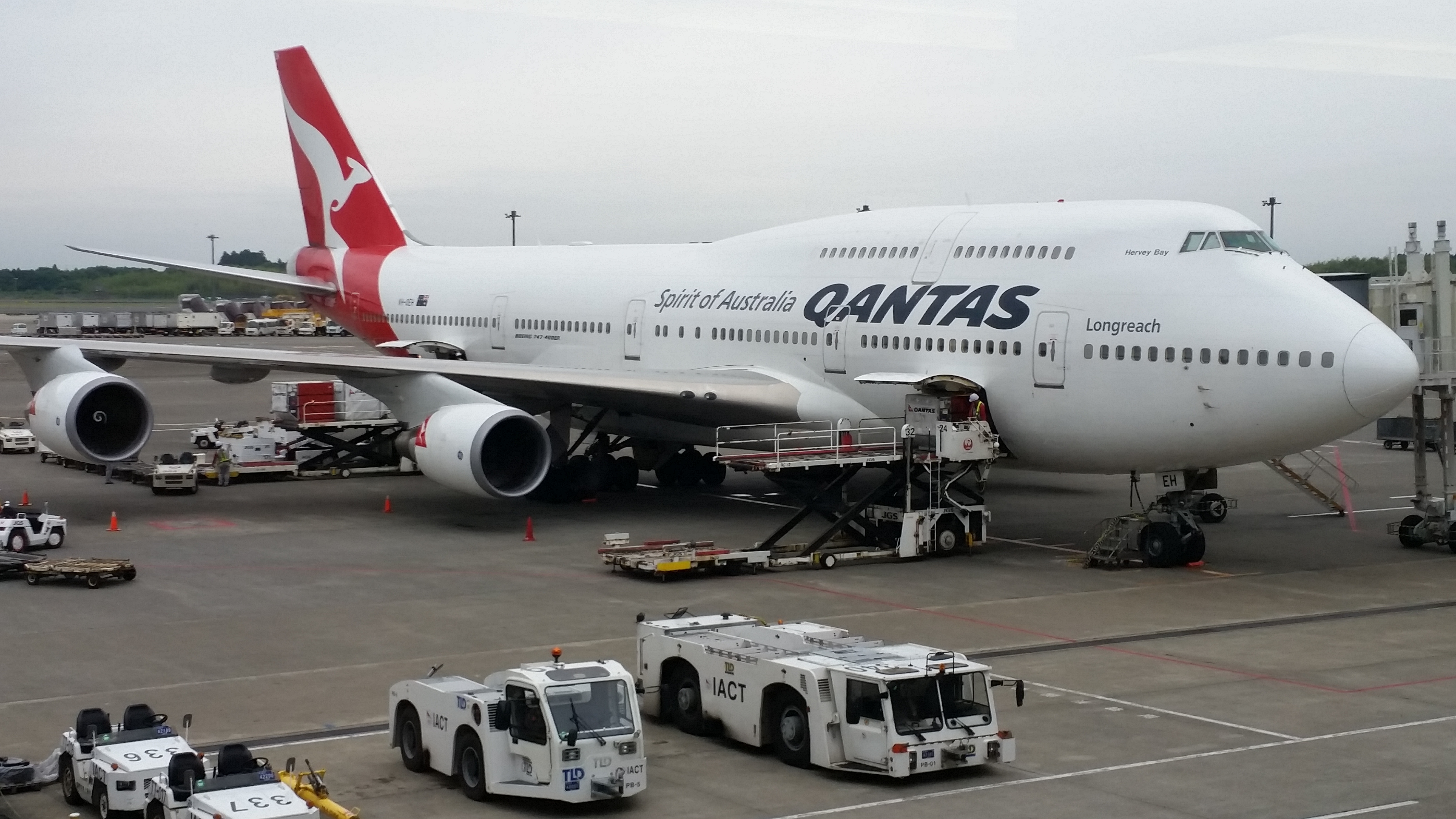 Qantas report shows $2bn loss for the company