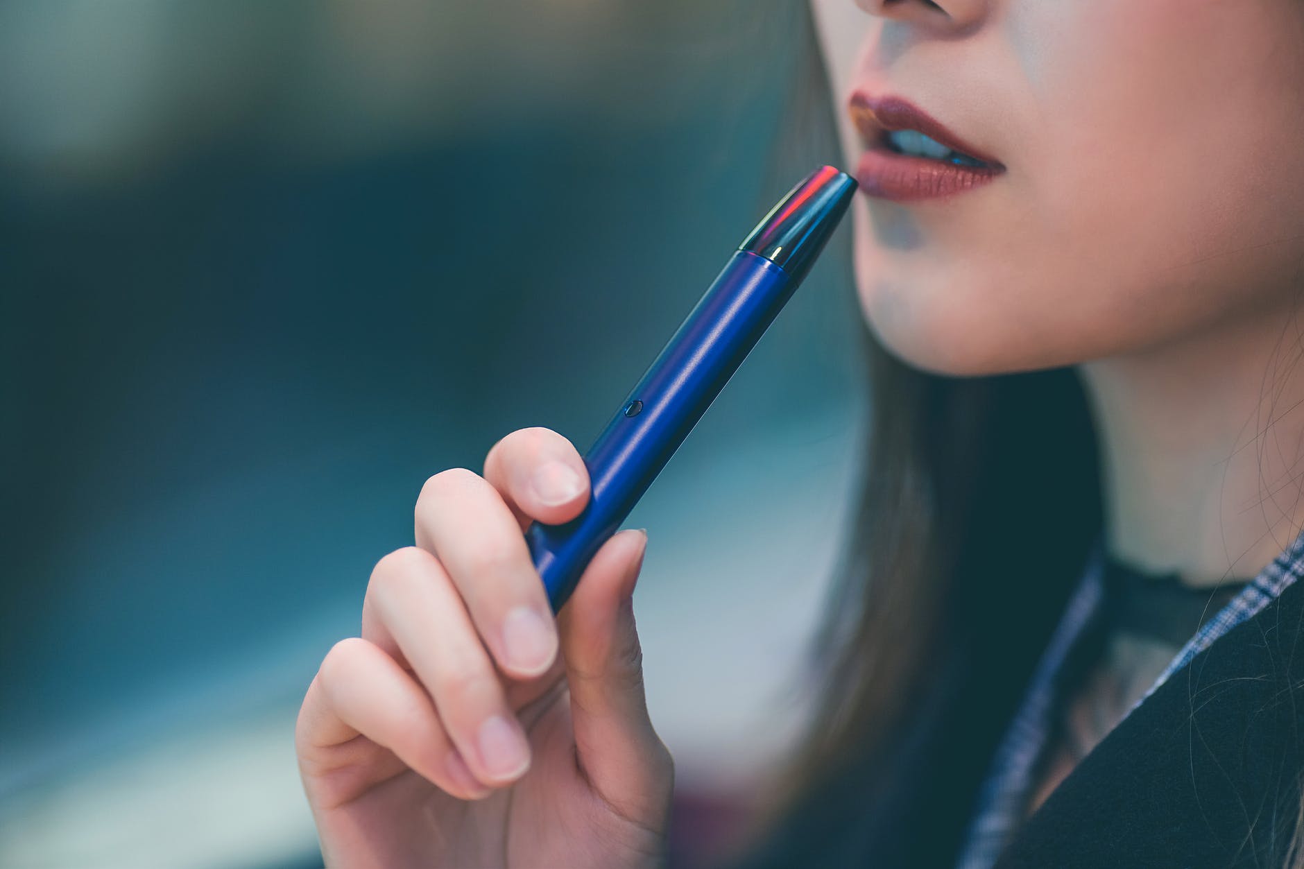 Vaping triples the chance of user taking up smoking, report finds