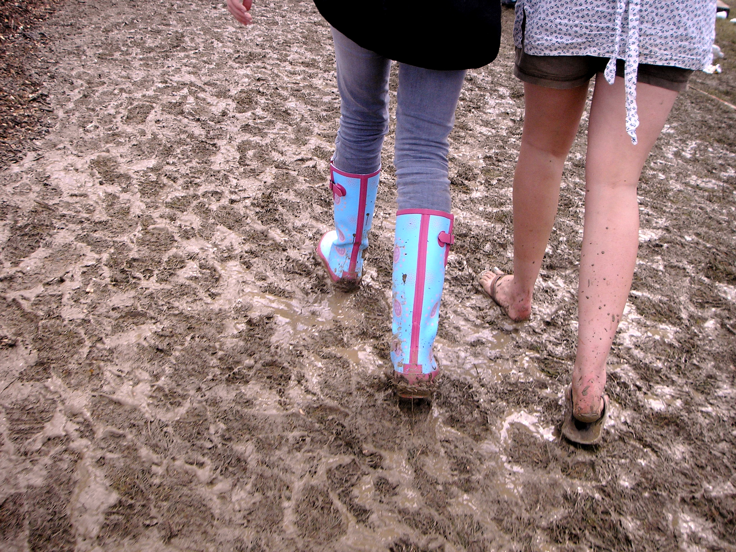 Festival-goers stuck in mud as Splendour in the Grass ends